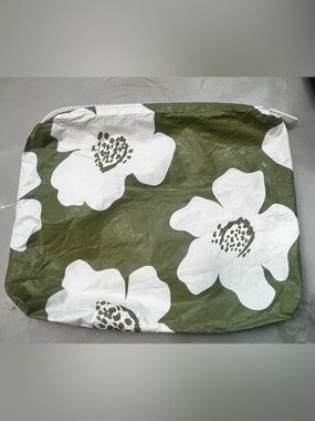ALOHA Collection White Bag with Olive Logo